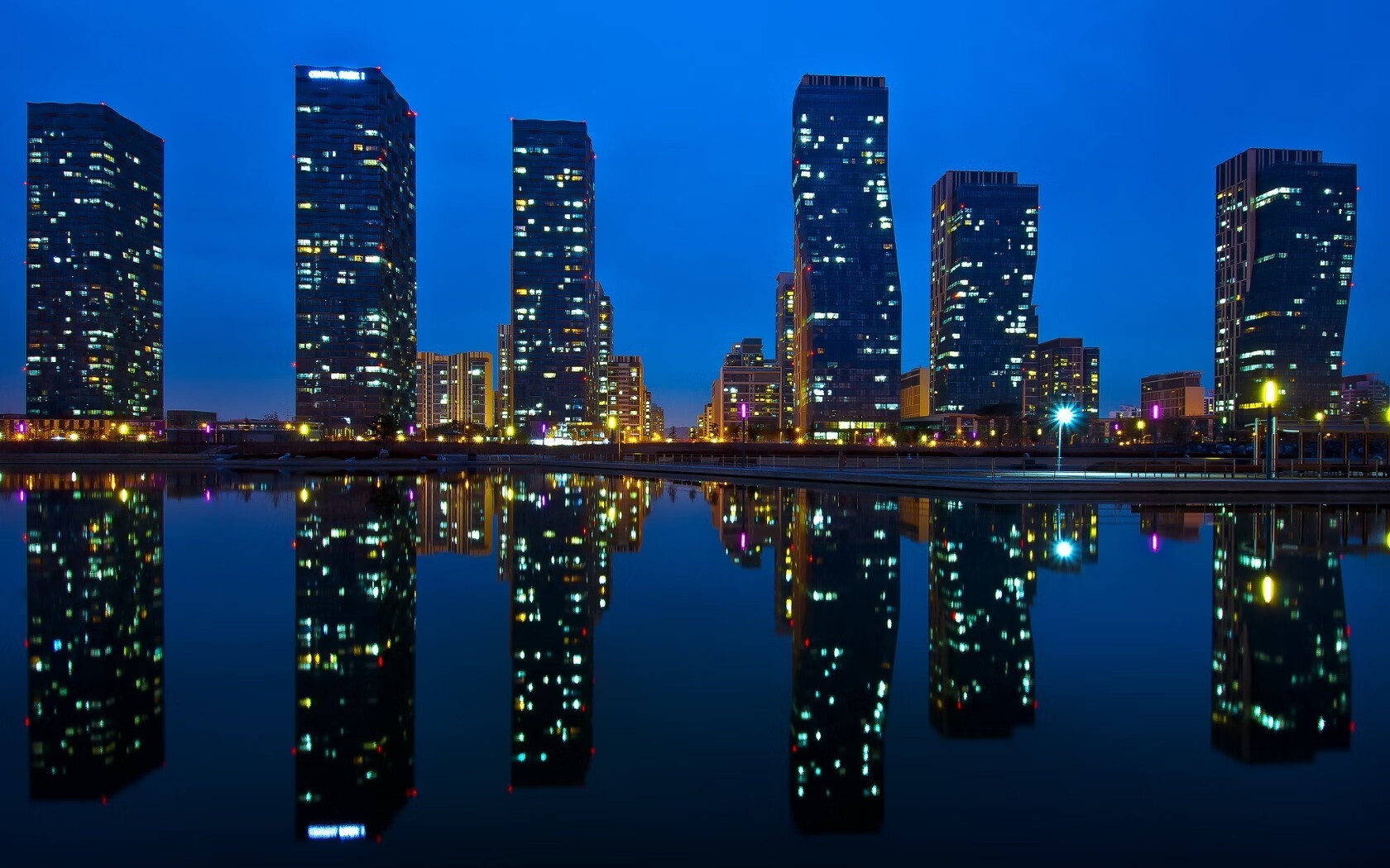 俱乐部高管是否需要具备足球专业背景，足球俱乐部高层职位